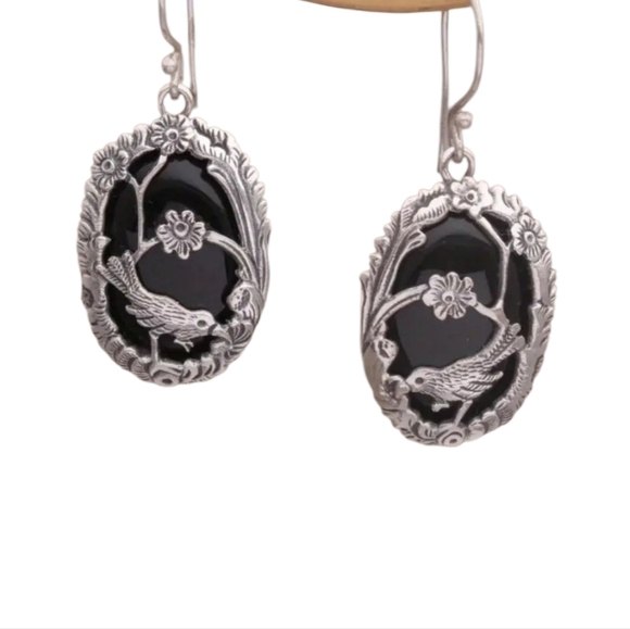 Elegant Silver and Black Bird Motif Earrings New - Picture 3 of 4